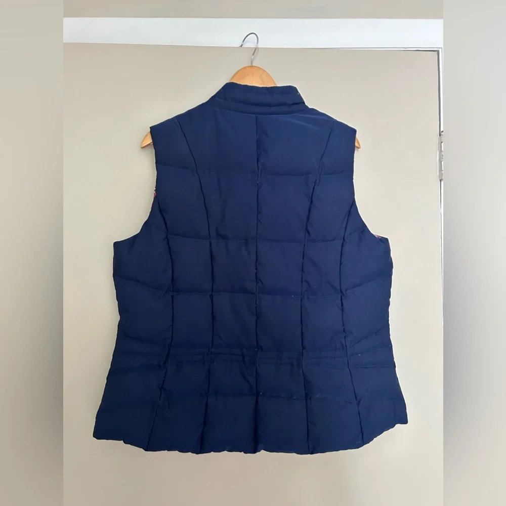 Lilly Pulitzer Reversible Puffer Vest in True Navy/Paisley - Size XL - Picture 3 of 9